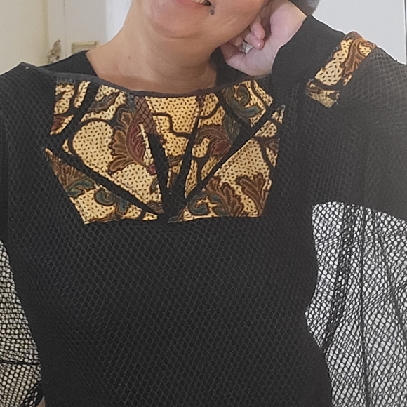 Oversized Fishnet Batik Top - Picture 3 of 4